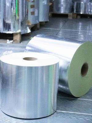 Papel autoaderente PET de prata fosca Rolo de papel adesivo 25u Espessura da superfície Cola quente