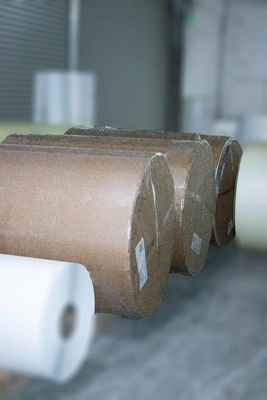 Rolo de etiquetas térmicas de cola de fusão a quente, papel Kraft Jumbo Roll 80u Espessura da superfície