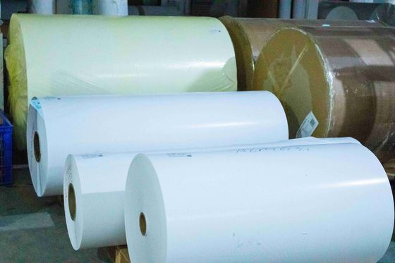 Materiais de impressão Papel revestido com adesivo permanente e película PET transparente