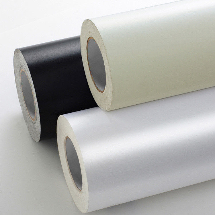 Papel revestido em branco de 80 gm, com espessura de revestimento de 53±5% e aderência inicial ≥ 15 N